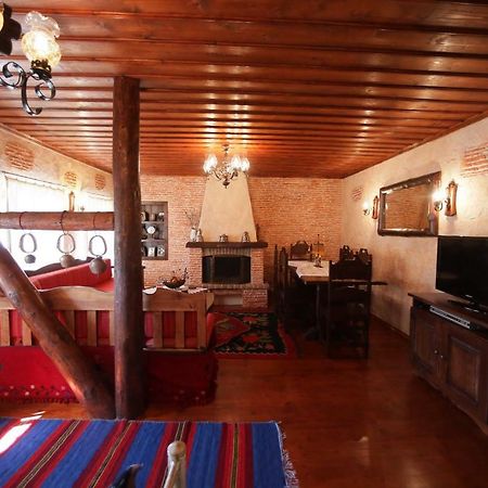 Gasthaus Dora'S House At Agios Germanos Prespes Exterior foto