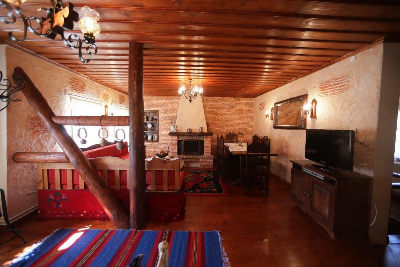 Gasthaus Dora'S House At Agios Germanos Prespes Exterior foto
