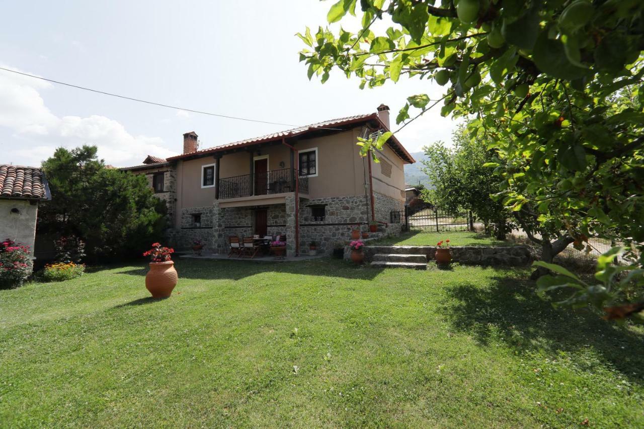 Gasthaus Dora'S House At Agios Germanos Prespes Exterior foto
