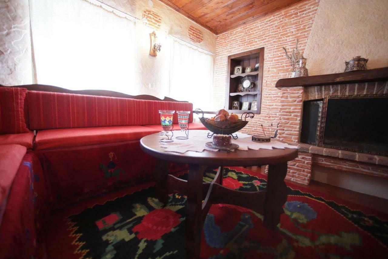 Gasthaus Dora'S House At Agios Germanos Prespes Exterior foto