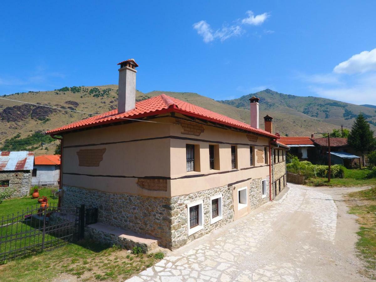 Gasthaus Dora'S House At Agios Germanos Prespes Exterior foto