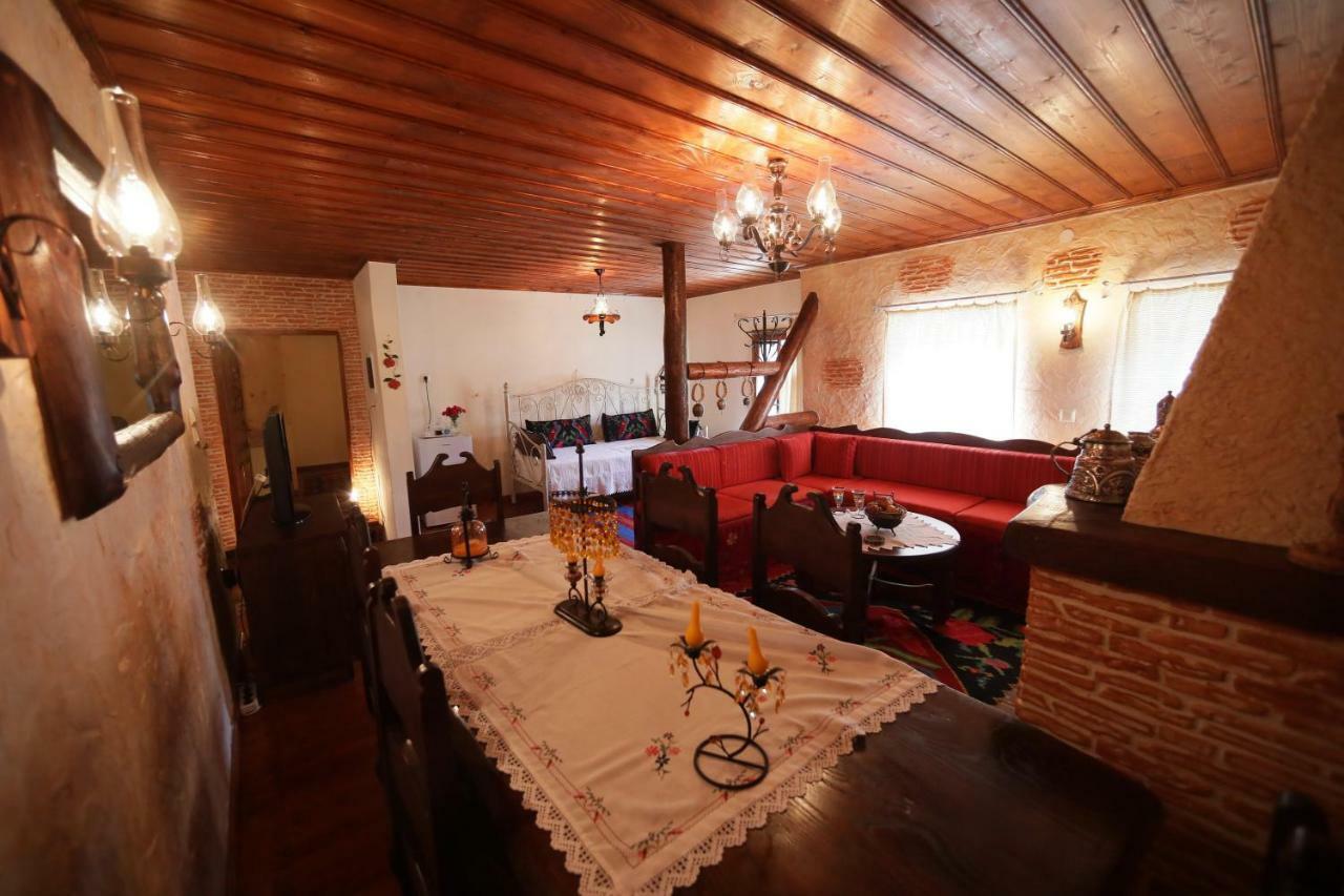Gasthaus Dora'S House At Agios Germanos Prespes Exterior foto