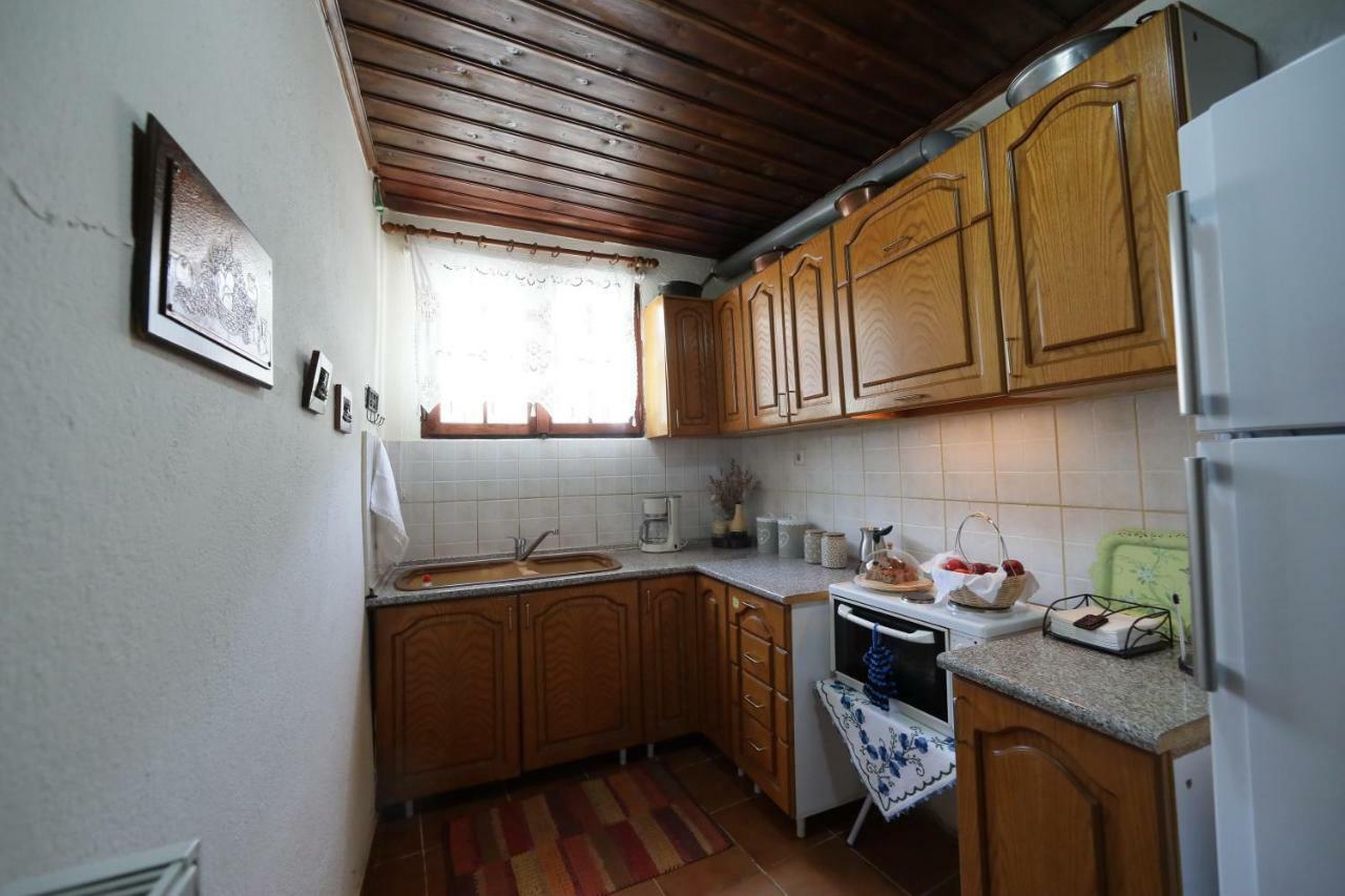Gasthaus Dora'S House At Agios Germanos Prespes Exterior foto