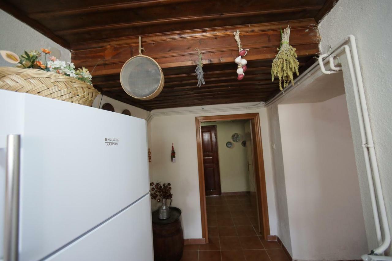 Gasthaus Dora'S House At Agios Germanos Prespes Exterior foto