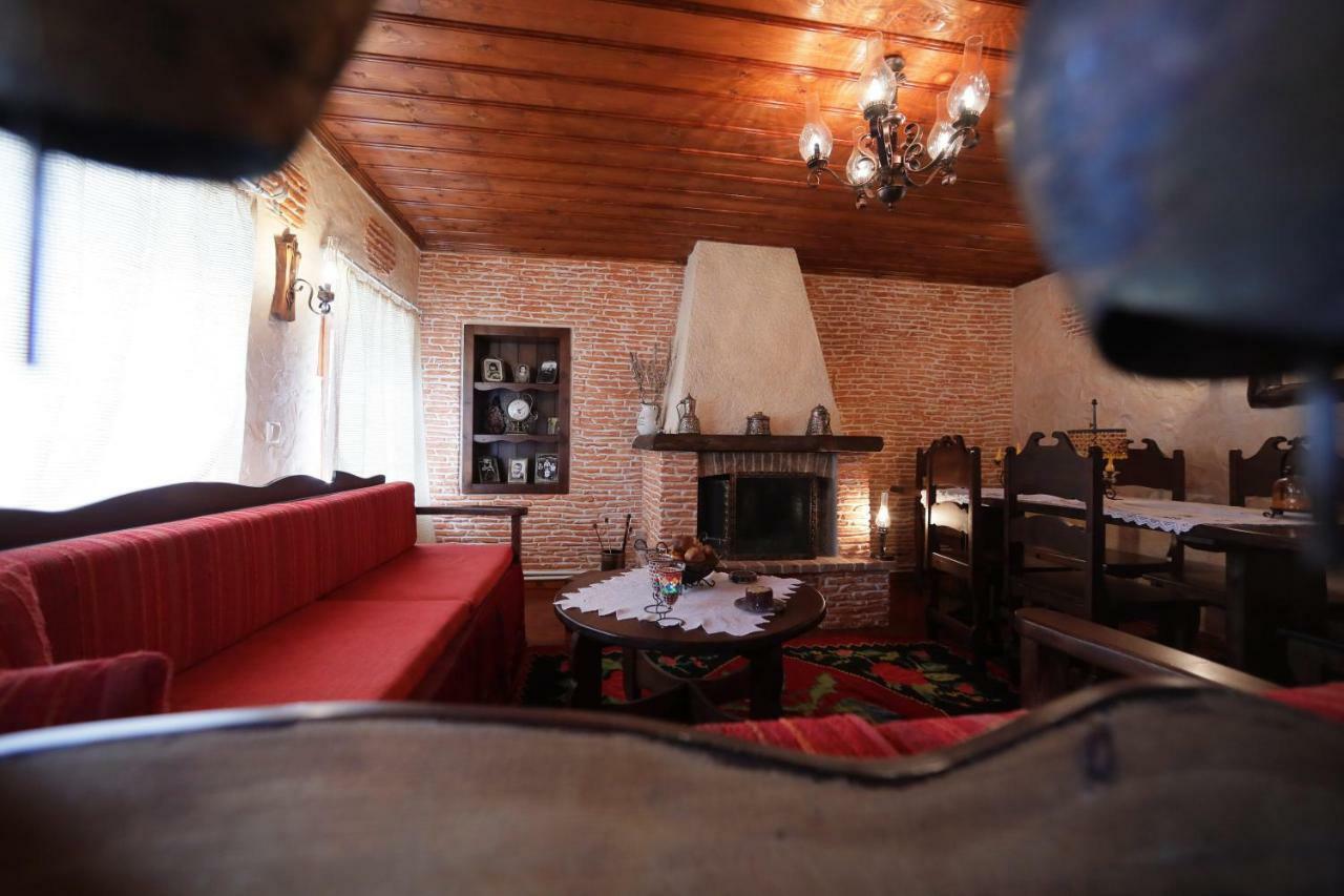 Gasthaus Dora'S House At Agios Germanos Prespes Exterior foto